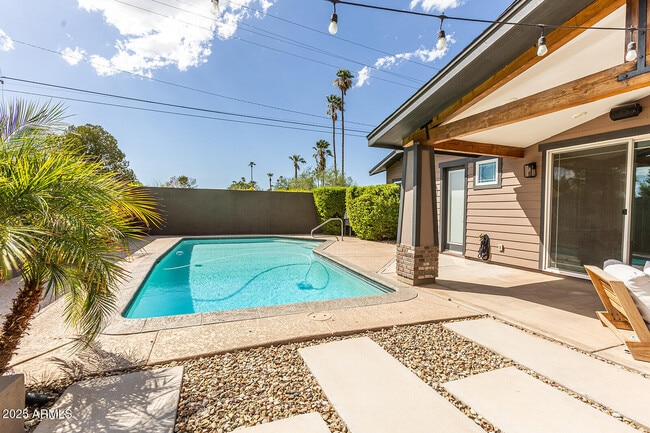 Building Photo - 3801 E Glenrosa Ave