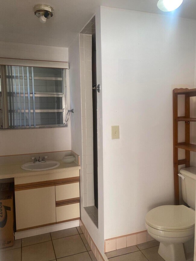 Building Photo - 8933 Pine St