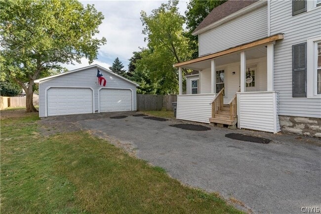 Building Photo - 380 Brainard St