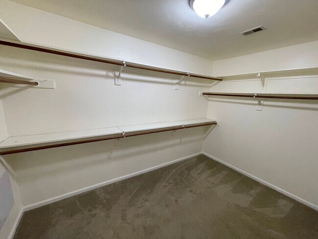 Building Photo - Beautifully updated home on large corner lot