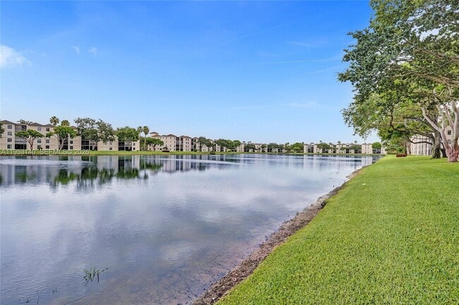 Building Photo - 6241 Pointe Regal Cir