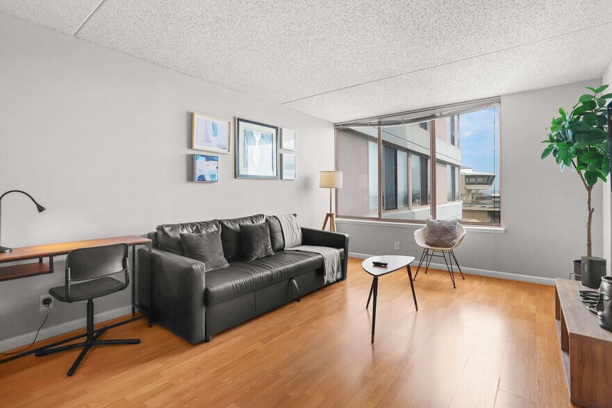 Primary Photo - 401 12th St S