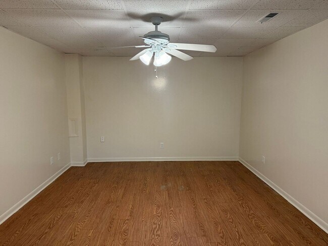 Building Photo - 3607 Lark Cir