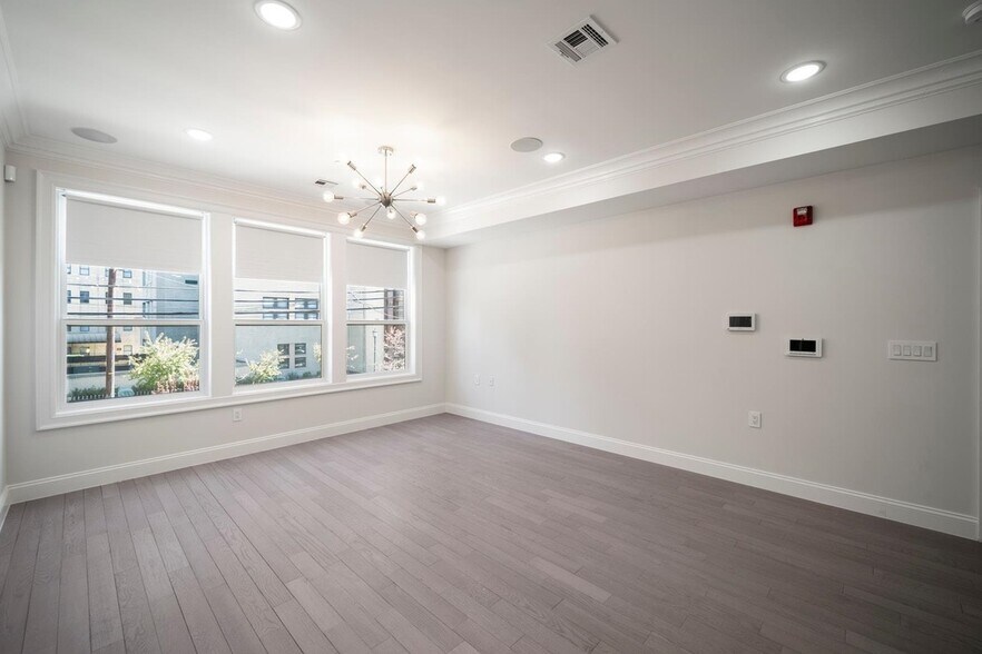 Building Photo - 131 Clifton Pl