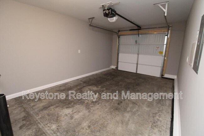 Building Photo - 580 Heritage Pointe Dr