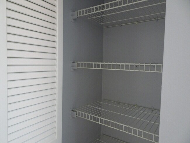 Building Photo - 12260 Sag Harbor Ct