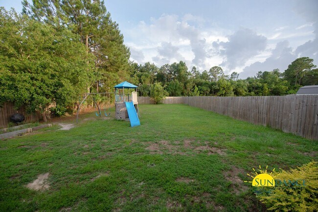 Building Photo - Stunning 3 Bedroom Home in Navarre near Highway 98!