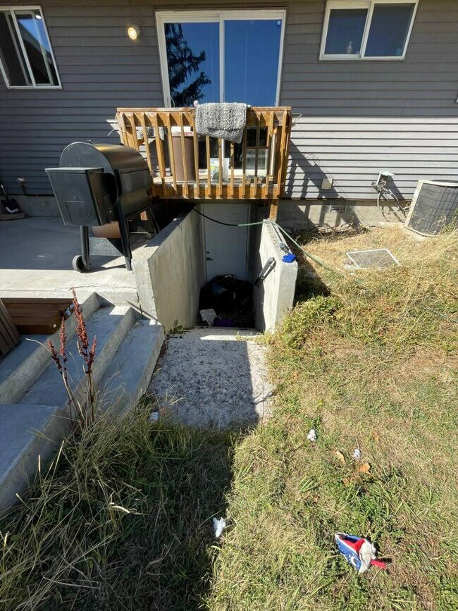 Building Photo - 3892 E 200 Rd N