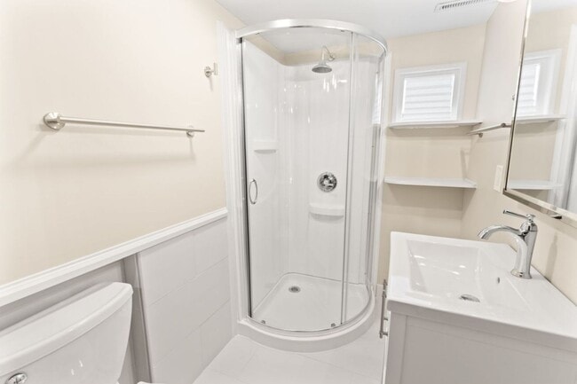 Building Photo - Beautiful renovated home in Schnitzelburg