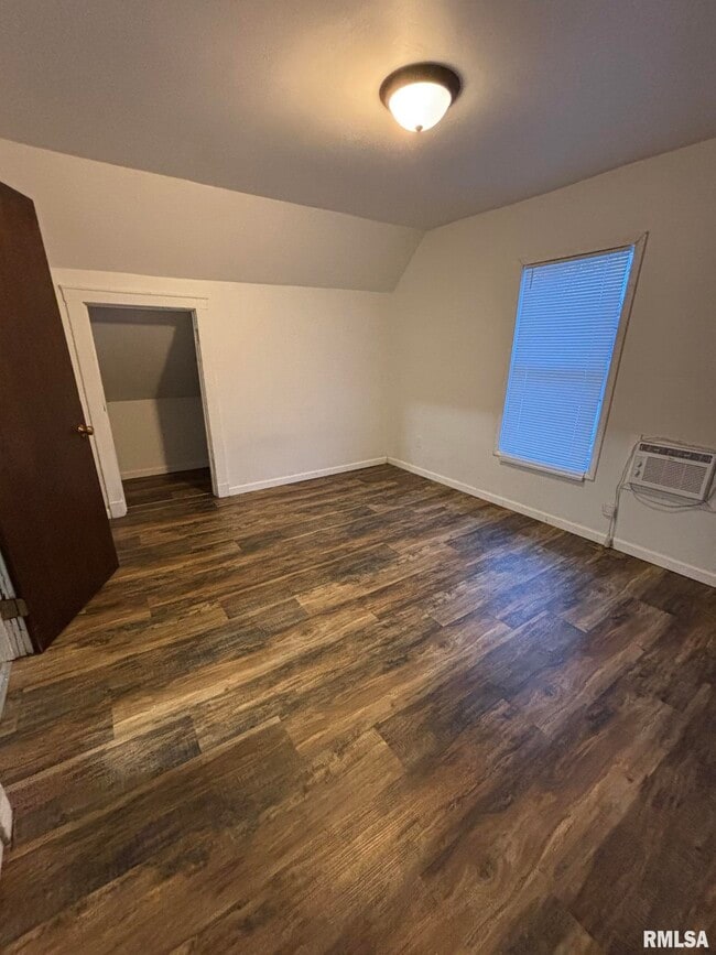 Building Photo - 707 E Nebraska Ave