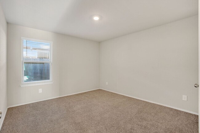 Building Photo - Beautiful 4 Bed Home in Mill Creek Estates | Open Floor Plan + Appliances Included!