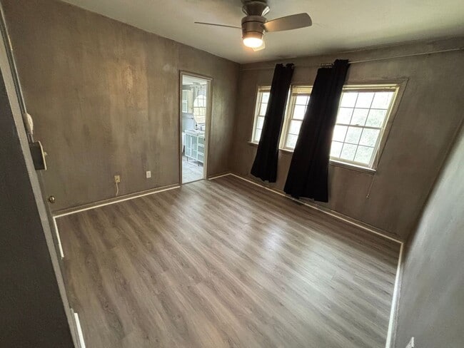 Building Photo - Beautiful 1/1 Just Minutes from Cascades Park!