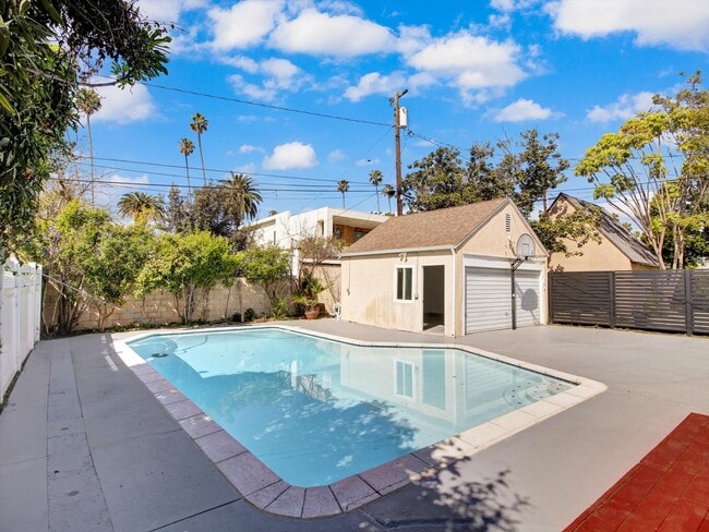 Building Photo - 203 S Stanley Dr