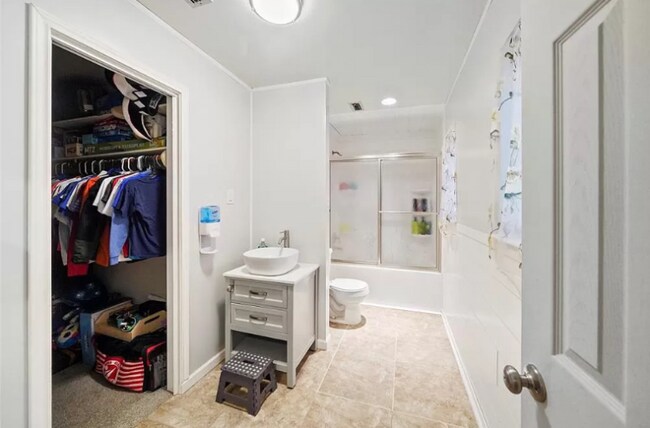 Building Photo - 5610 Fenske Ln