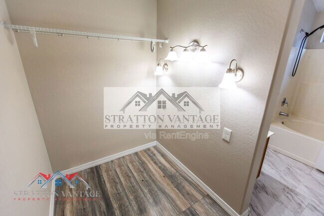 Building Photo - 6714 E Flynn Ave