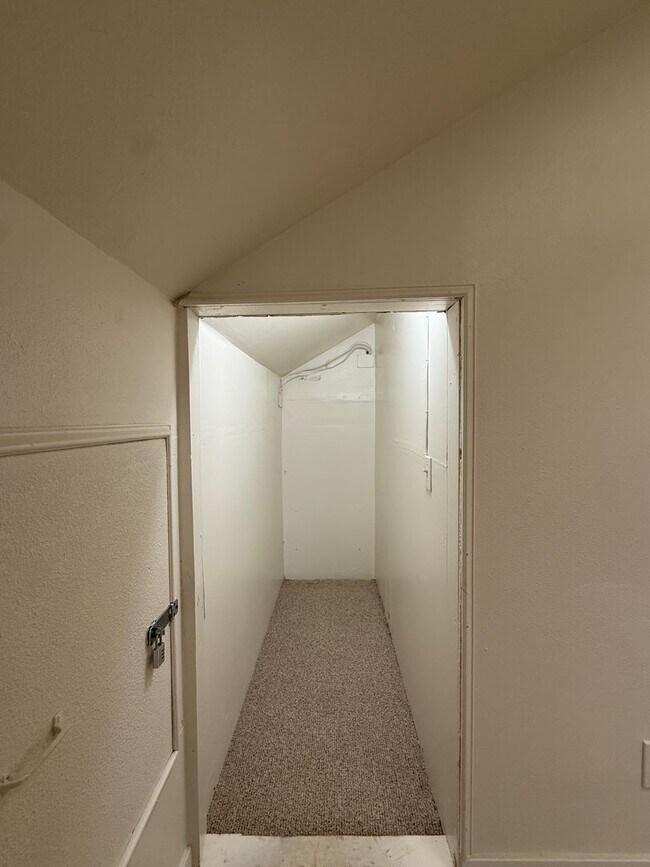 Building Photo - 1422 Eagle Ct