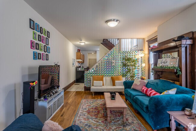 Townhouse - 4 Br, 2 Ba - 1,762 SF - 44 - 46 E 18th Ave
