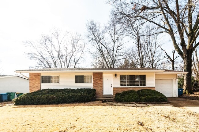 Building Photo - Lovely 3 Bedroom 2 Bathroom Home