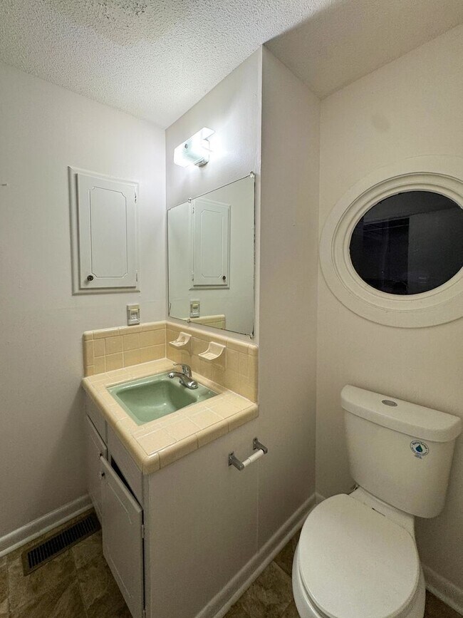 Building Photo - Charming 3 Bed 1.5 Bath Home Close to Fort Liberty