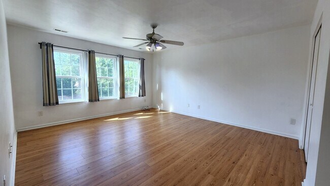 Building Photo - 1828 Somersby Ln