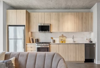 Building Photo - 1044 W Gladys Ave