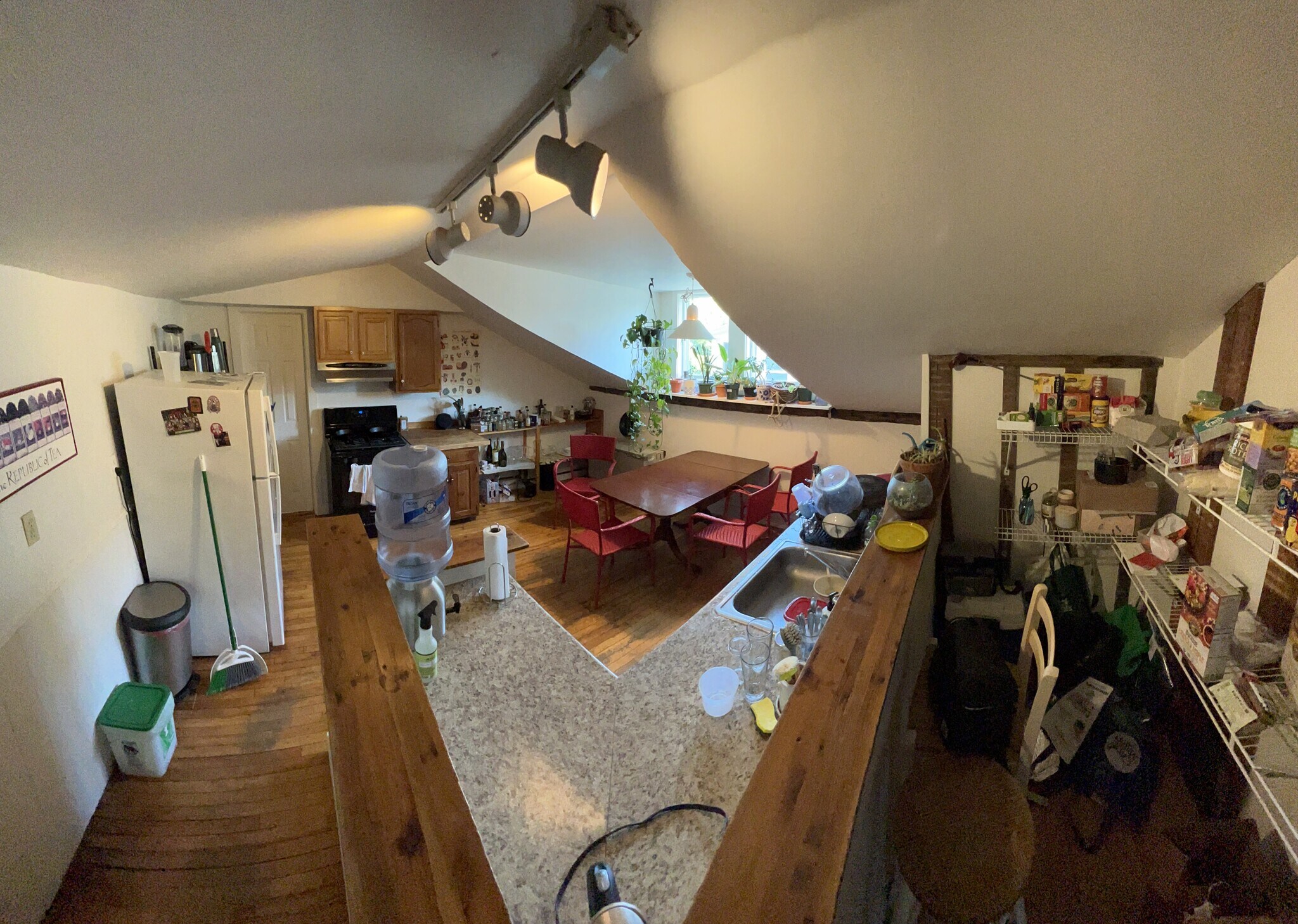 Building Photo - 192 Pine St