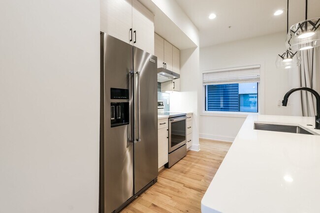 Building Photo - 50% OFF APPLICATION FEE! Sleek 2BR Townhome-Style Condo with Rooftop Deck