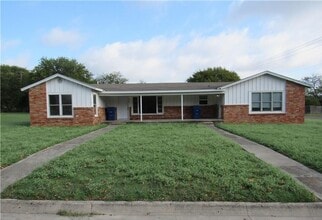 Building Photo - 402 Hill St