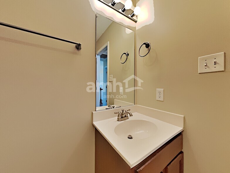 Building Photo - 3201 Gaslight Ln