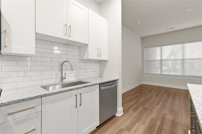 Building Photo - 2648 Sandy Plains Rd