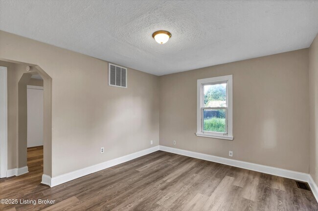 Building Photo - 3328 Farnsley Rd