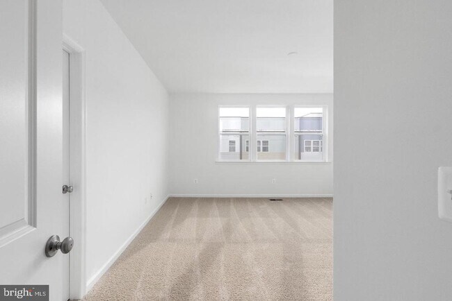 Building Photo - 2546 Neabsco Common Pl