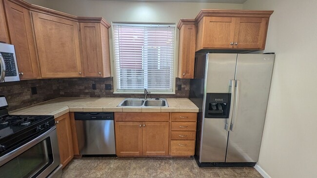 Building Photo - Great four bedroom home in Aloha!
