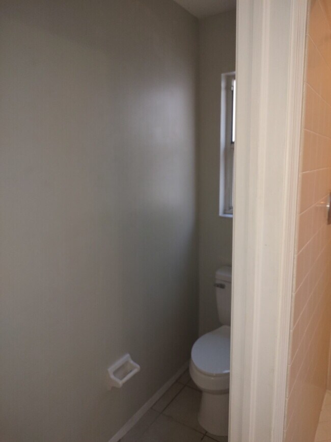 Building Photo - "Spacious 1732 Sq Ft 3-Bed, 2 Baths, in Tarpon Springs!"