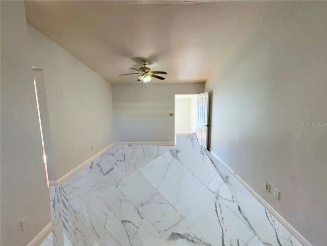 Building Photo - 206 Poinciana Cir