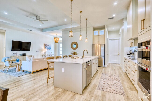 Building Photo - 2215 Amnesty Dr