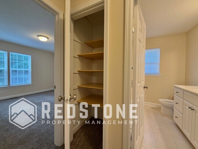 Building Photo - 2621 Trail Five