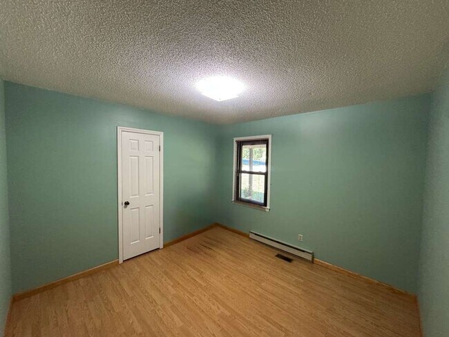 Building Photo - 4221 Valley Cir
