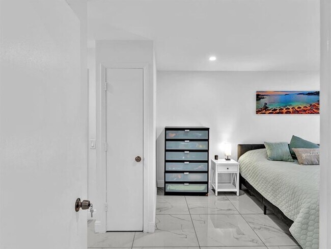 Building Photo - 5100 Dupont Blvd