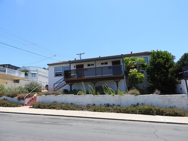 Building Photo - Beautiful Duplex with Ocean Breeze