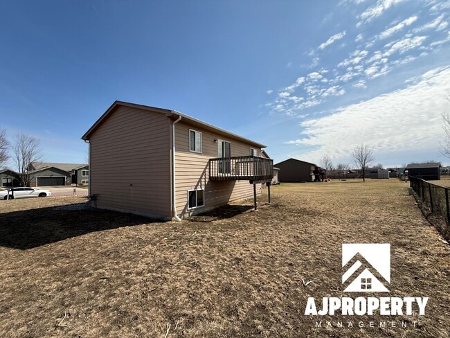Building Photo - 409 Cottonwood Dr
