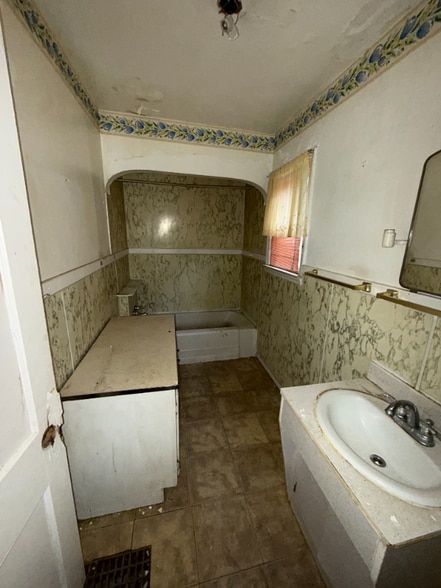 Building Photo - 762 E Alma Ave