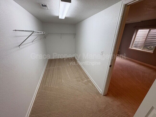 Building Photo - 222 Saxony Rd