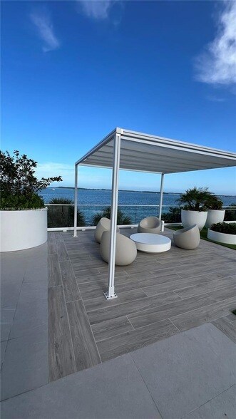 Building Photo - 770 Claughton Island Dr