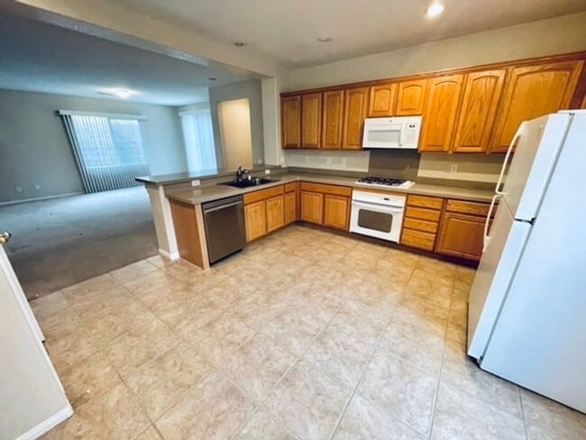 Building Photo - Newly Updated Single-Story in Southern Highlands