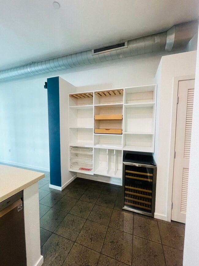 Kitchen Storage - 133 The Promenade N