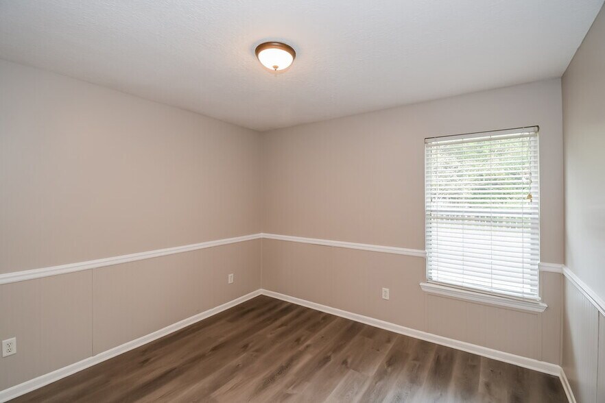 Building Photo - 1299 Summit Oaks Dr E