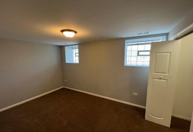 Building Photo - 2300 S Ridgeway Ave