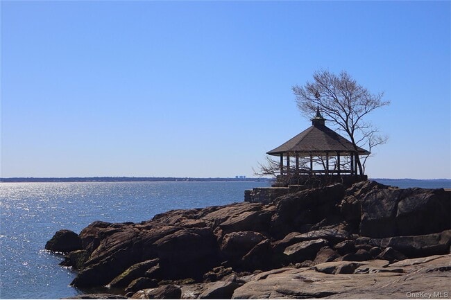 Building Photo - 14 Bonnett Ave