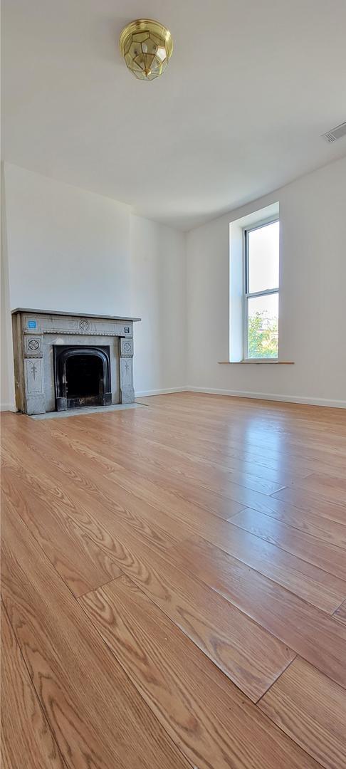 Building Photo - 1361 N Wells St